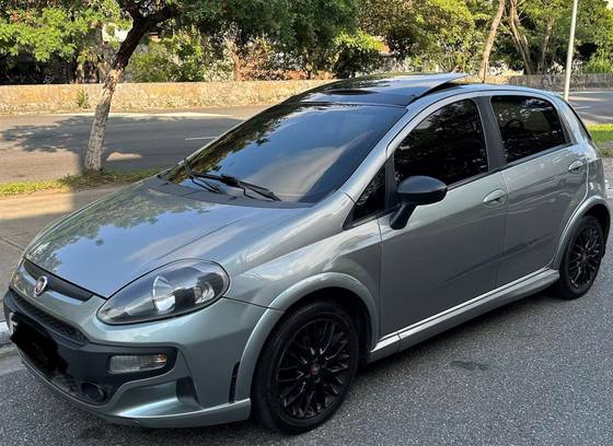 FIAT PUNTO 1.8 BLACKMOTION 16V FLEX 4P MANUAL